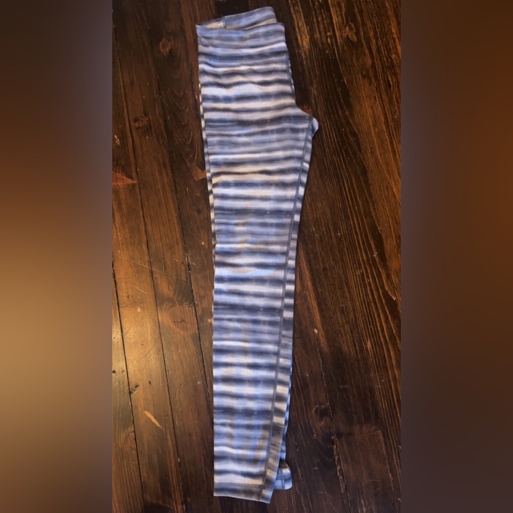 Women’s size medium striped under armour leggings